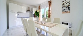 Villa Isabella - Four Bedroom Villa with Swimming Pool