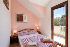 4 bedrooms, iron/ironing board, free WiFi