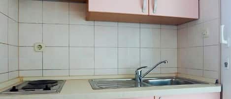 Refrigerador, parrilla de estufa y comedor