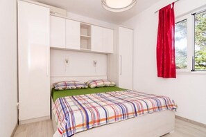 1 slaapkamer, een strijkplank/strijkijzer, gratis wifi