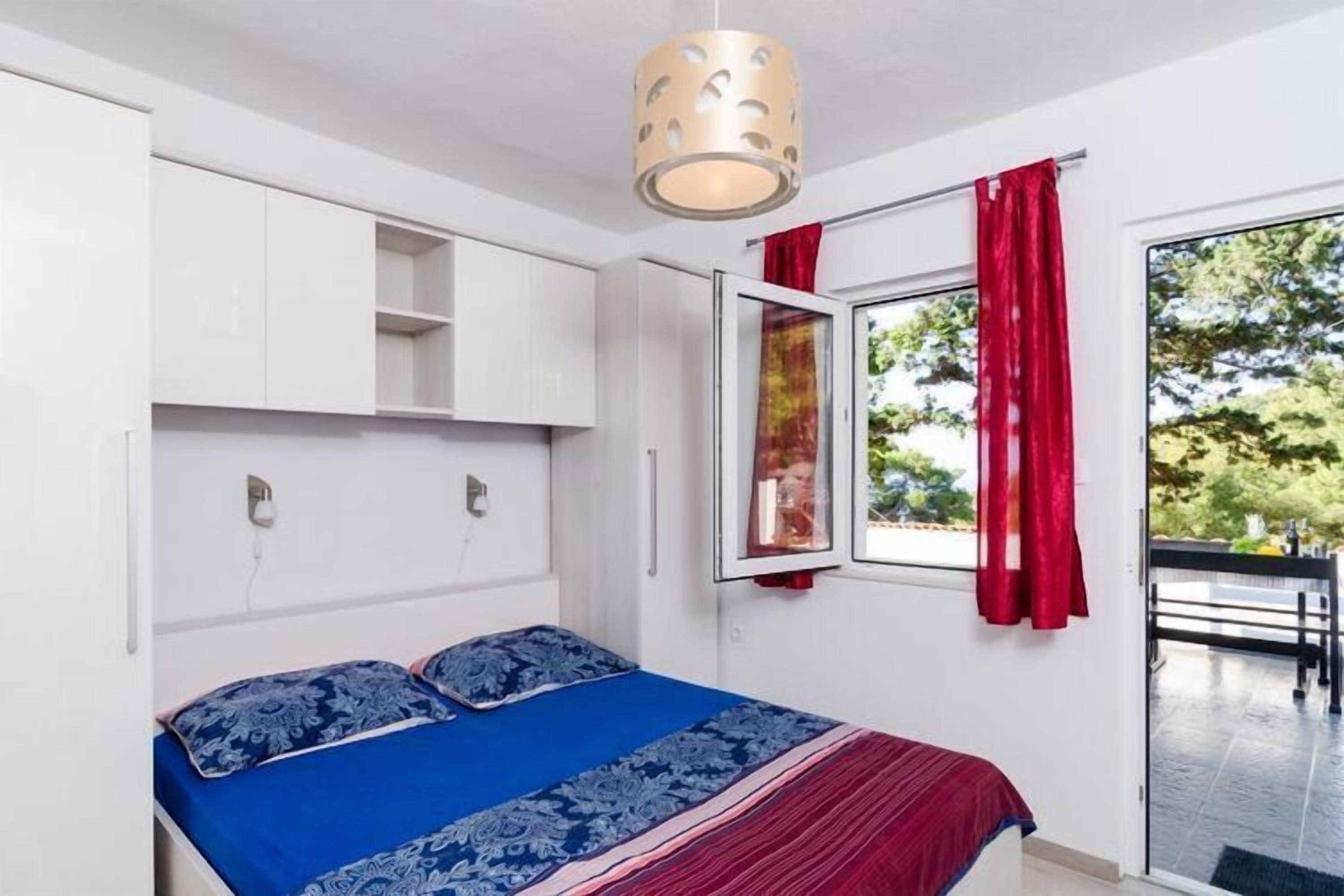1 bedroom, iron/ironing board, free WiFi