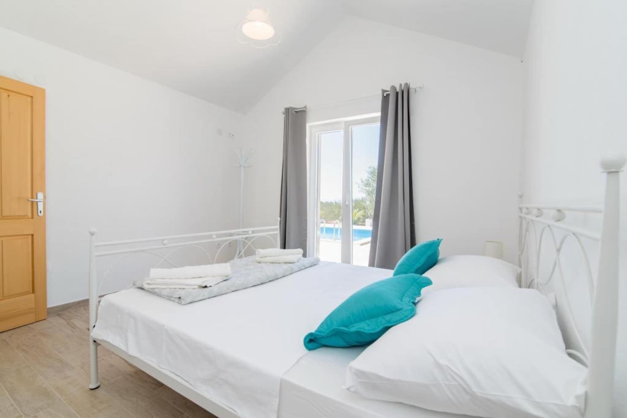 2 bedrooms, iron/ironing board, travel cot, free WiFi