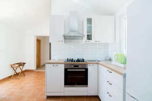 Frigorífic, microones, forn i placa de cuina