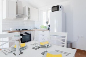 Frigorífic, microones, forn i placa de cuina