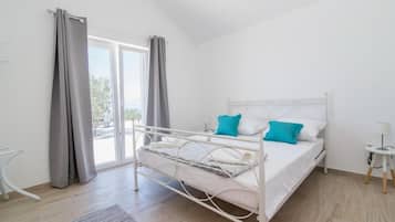 2 habitaciones, tabla de planchar con plancha y cuna de viaje