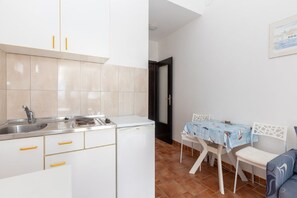 Fridge, stovetop, coffee/tea maker, dining tables - Apartments Ilija Njavro - One Bedroom Apartment with Balcony (Jadranovo)