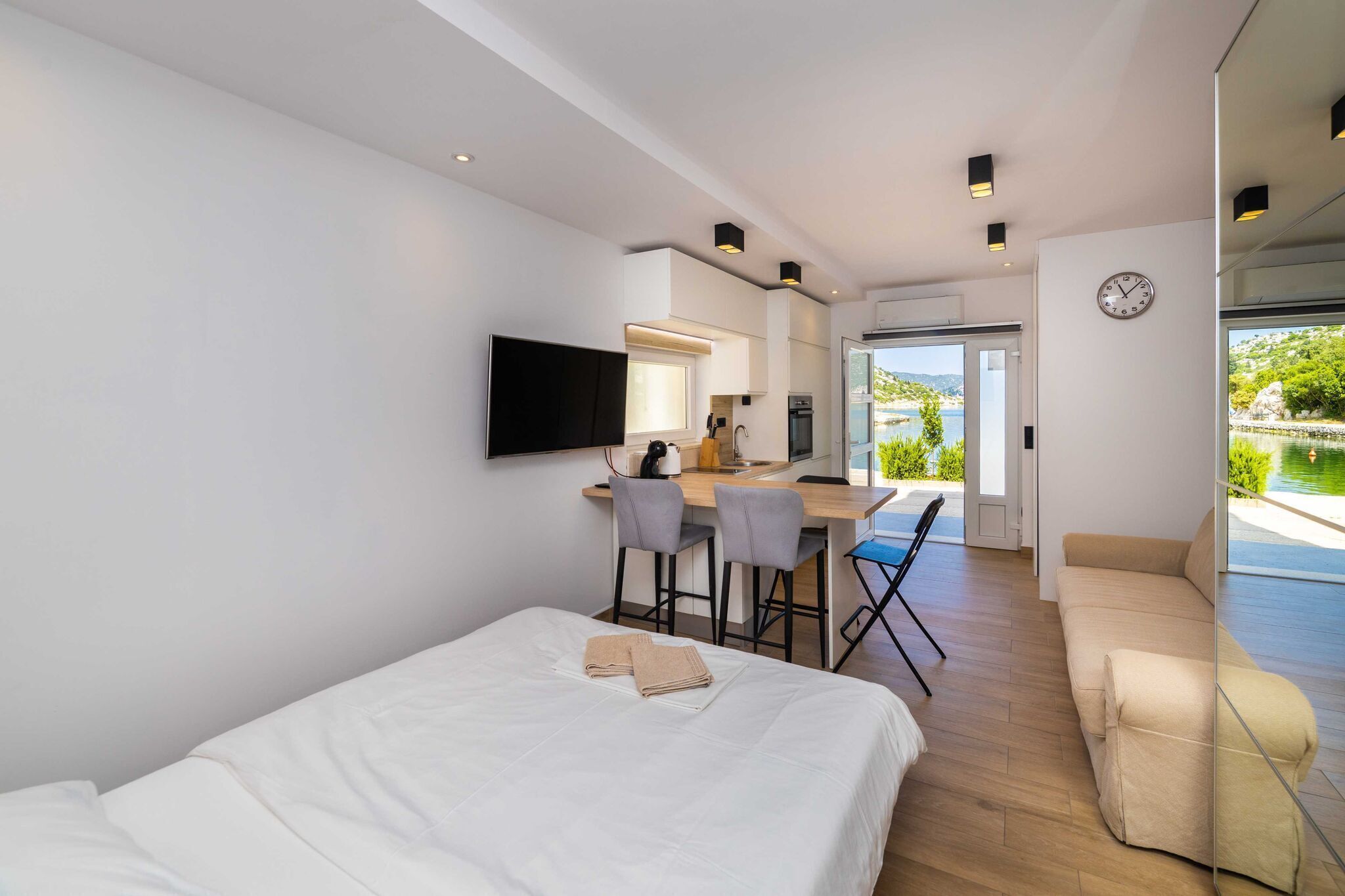 Travel crib, WiFi (free)