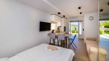 Travel crib, WiFi (free)
