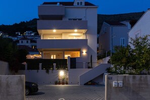 Exterior - Apartments aMare - Three Bedroom Apartment with Terrace and Jacuzzi (Dubrovnik)