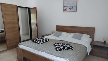 2 quartos, ferros/tábuas de passar roupa, Wi-Fi de cortesia