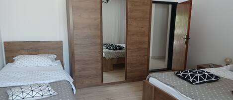 2 chambres, fer et planche à repasser, Wi-Fi gratuit