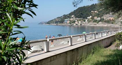 Apartment 'Cà Teodoi' with Sea View, Wi-Fi and Air Conditioning
