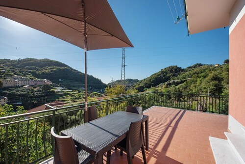 Apartment 'Cà Teodoi' with Sea View, Wi-Fi and Air Conditioning