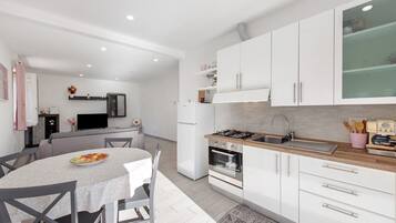 Fridge, microwave, oven, stovetop