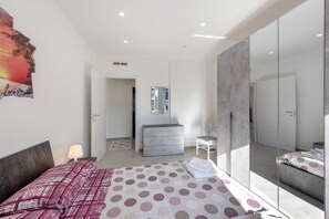 2 chambres, fer et planche à repasser, Wi-Fi gratuit, draps fournis