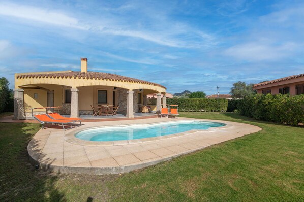 Seasonal outdoor pool