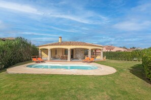 Seasonal outdoor pool