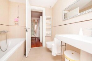 Shower - Apartment Vesna - Superior Three Bedroom Apartment with Balcony (Dubrovnik)