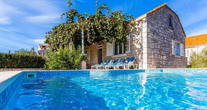 Green Garden House - Four Bedroom House with Private Pool