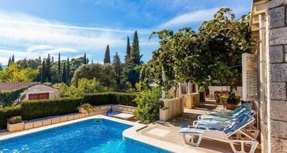 Green Garden House - Four Bedroom House with Private Pool