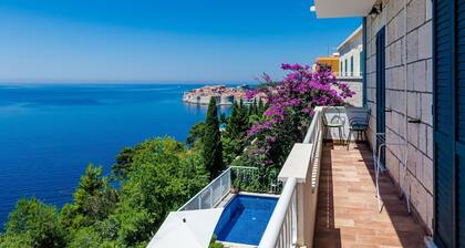 Villa Adrian - Six Bedroom Villa with Swimming pool and Sea View