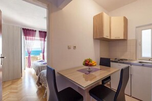 Dining - Apartments Nena (ST) - Standard One Bedroom Apartment with Balcony and Sea View (A2) (Pisak)