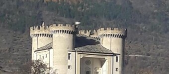 Ferienwohnung 'Mansarda Le Chateau' mit Bergblick, Gemeinschaftsgarten und Wi-Fi