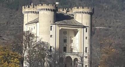 Apartment 'Mansarda Le Chateau' with Mountain View, Shared Garden and Wi-Fi