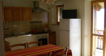 Apartment 'Appartamento Vista Monte Bianco' with Mountain View, Shared Garden and Balcony