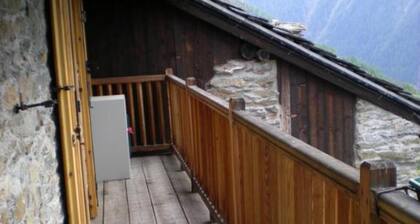 Apartment 'Appartamento Vista Monte Bianco' with Mountain View, Shared Garden and Balcony