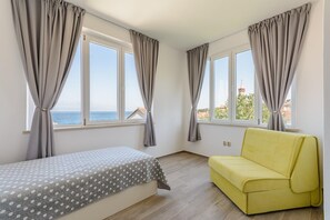 2 slaapkamers, een strijkplank/strijkijzer, internet