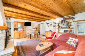 Smart TV, fireplace, table tennis