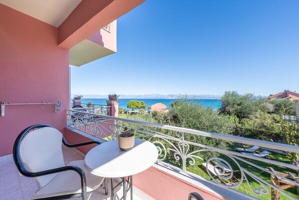 Property grounds - Studio Apartment 'GRAND  4' with Sea View, Wi-Fi and Air Conditioning (Corfu)