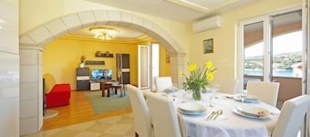 Apartments Villa Rose - Two-Bedroom Apartment with Sea View Terrace