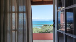Interior - Studio Apartment '8' with Sea View, Wi-Fi and Air Conditioning (Corfu)