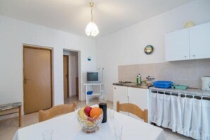 Dining - Apartments Boguvila - Two-Bedroom Standard Apartment with Terrace (A6) - (ST) (Supetar)