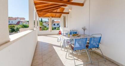 Apartment Mia-Three Bedroom Apartment with Sea View Terrace