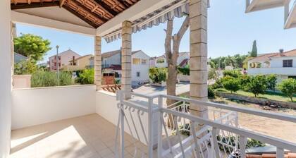 Apartment Mia-Three Bedroom Apartment with Sea View Terrace