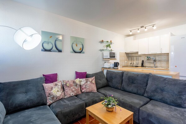 Smart TV - Apartment Zara - Two Bedroom Apartment with Balcony - (ST) (Supetar)