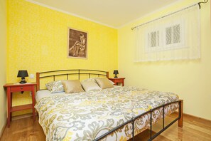 2 bedrooms, iron/ironing board, free WiFi