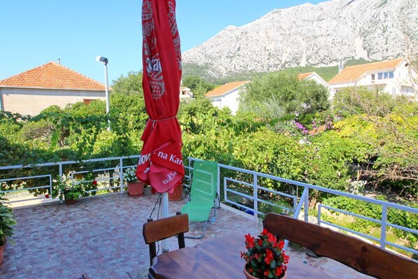 Outdoor dining - Three bedroom apartment with terrace (Orebic)