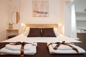 2 bedrooms, iron/ironing board, travel crib, free WiFi