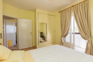2 habitaciones, tabla de planchar con plancha y internet