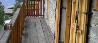 Appartement 'Bilocale Vista Monte Bianco' avec vue sur la montagne, jardin partagé et balcon