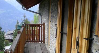 Apartment 'Bilocale Vista Monte Bianco' with Mountain View, Shared Garden and Balcony