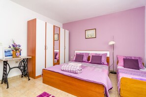 2 bedrooms, iron/ironing board, free WiFi