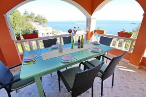 Outdoor dining - Apartments Sea Line - One Bedroom Apartment with Terrace and Sea View (Prigradica)