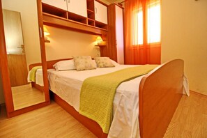 2 chambres, fer et planche à repasser, accès Internet
