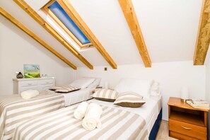 2 bedrooms, iron/ironing board, travel cot, free WiFi