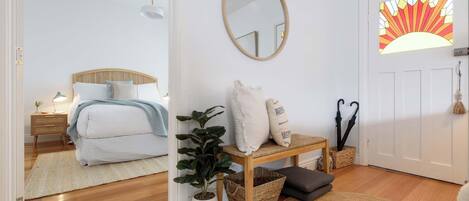 3 sovrum, skrivbord, strykjärn/strykbräda och gratis wi-fi